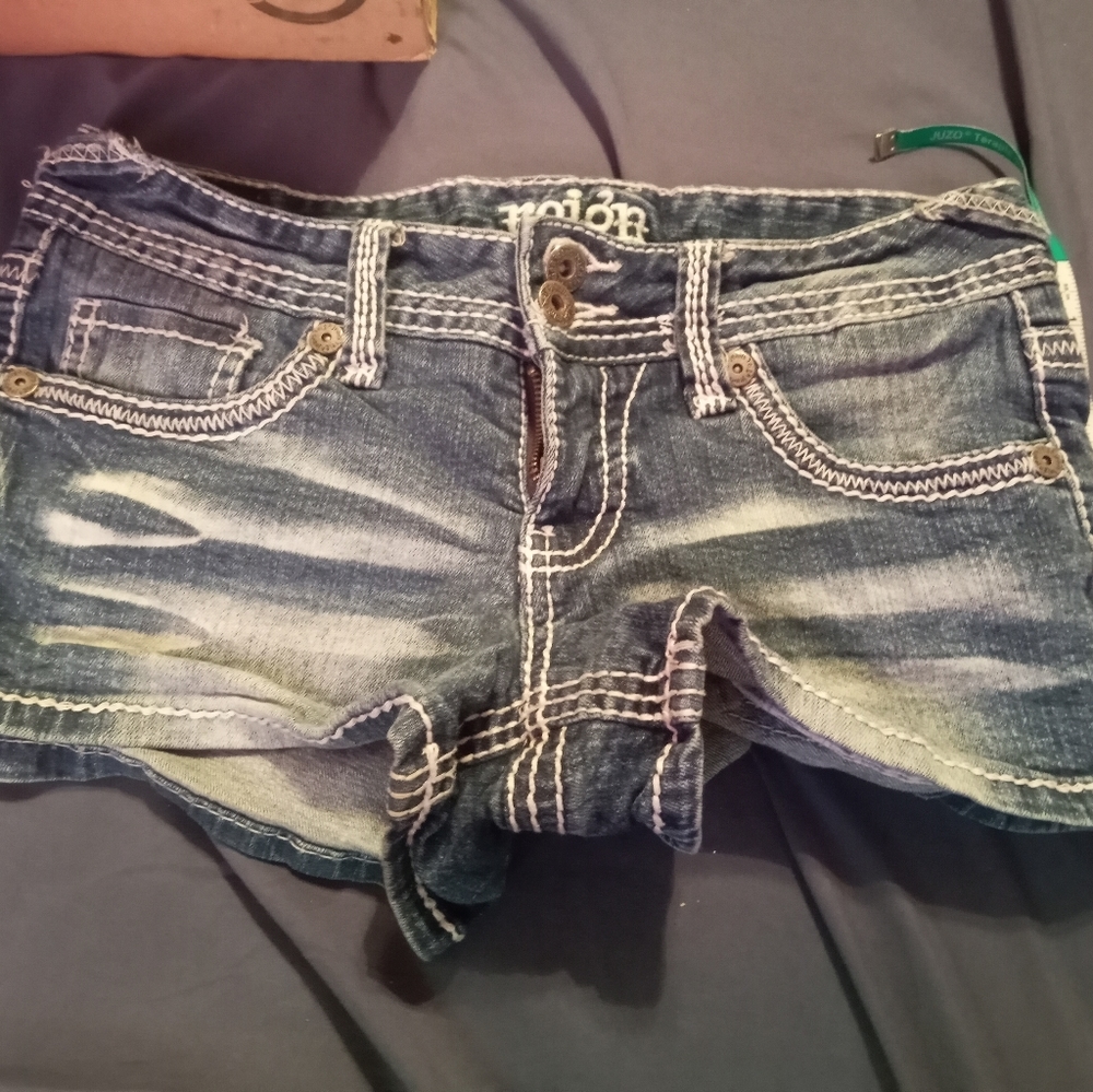 Reign shorts size 7 blue